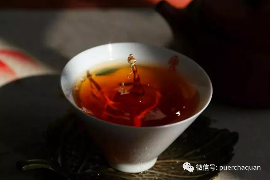 绿豆鸡汤，夏日养生的秘密武器，清热解毒，滋润身心的美味佳肴